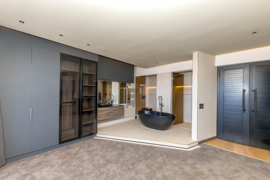 2 Bedroom Property for Sale in Sea Point Western Cape